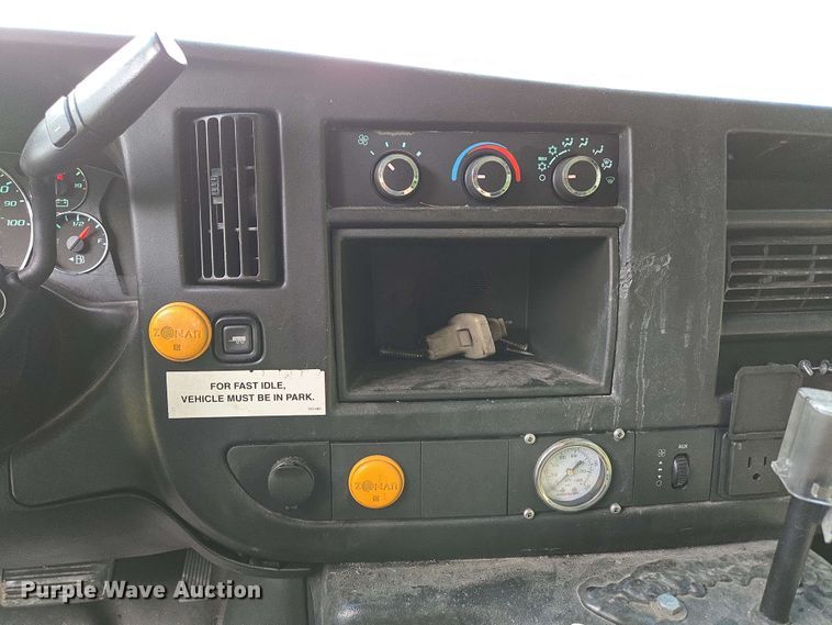 image for item DP6368 2017 Chevrolet Express G4500 shuttle bus