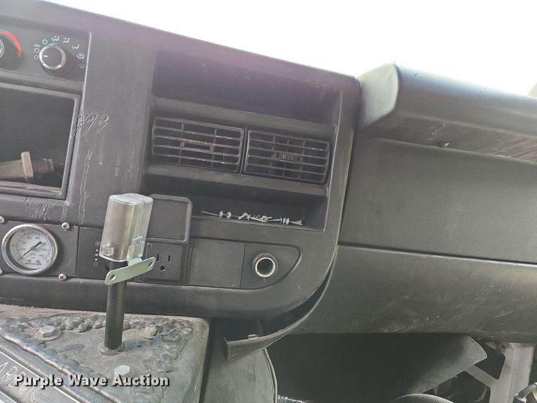 image for item DP6368 2017 Chevrolet Express G4500 shuttle bus