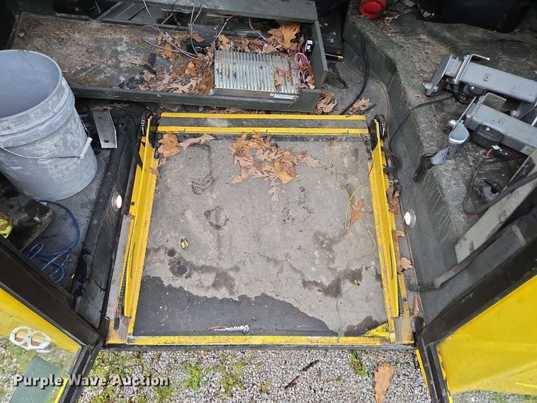 image for item DP6368 2017 Chevrolet Express G4500 shuttle bus