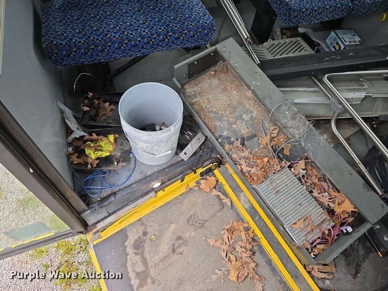 image for item DP6368 2017 Chevrolet Express G4500 shuttle bus