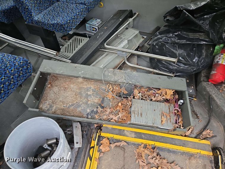 image for item DP6368 2017 Chevrolet Express G4500 shuttle bus