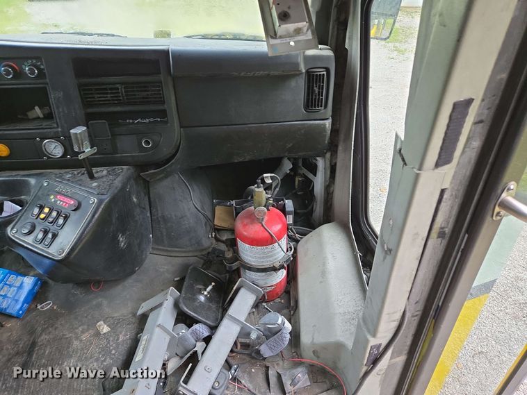 image for item DP6368 2017 Chevrolet Express G4500 shuttle bus