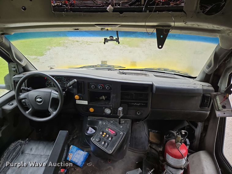 image for item DP6368 2017 Chevrolet Express G4500 shuttle bus