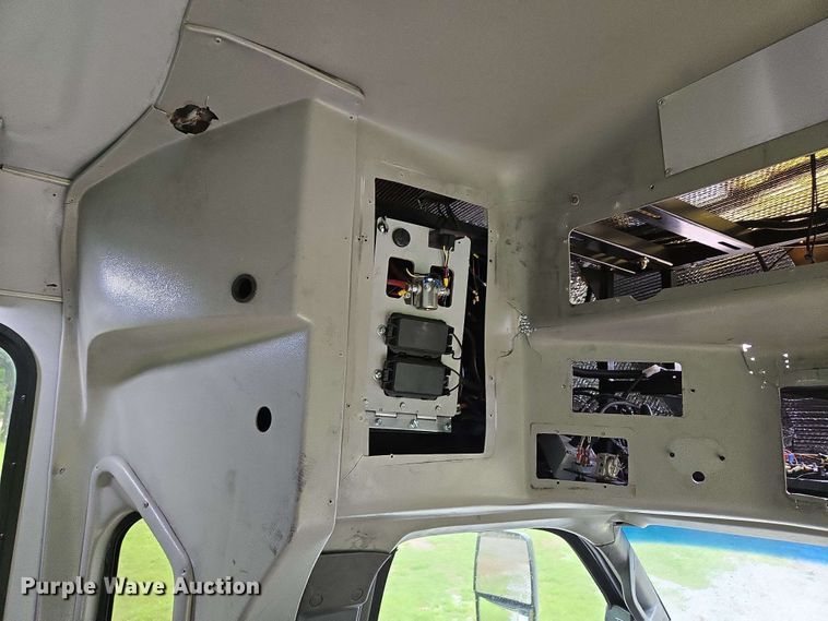 image for item DP6368 2017 Chevrolet Express G4500 shuttle bus