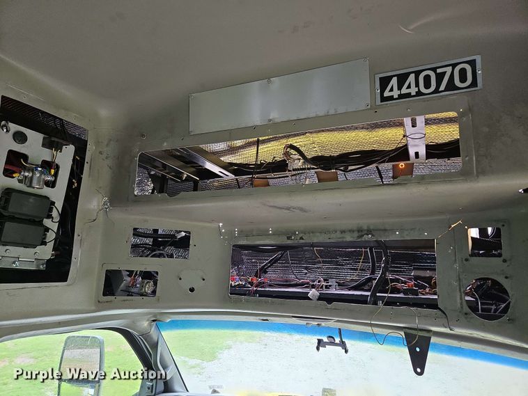 image for item DP6368 2017 Chevrolet Express G4500 shuttle bus