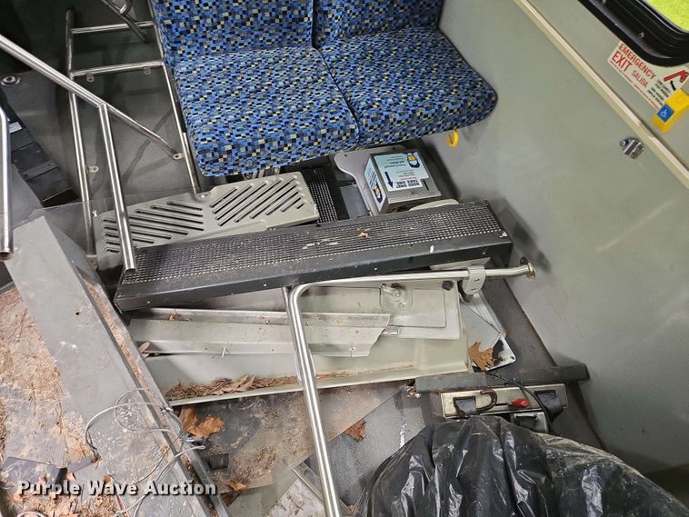 image for item DP6368 2017 Chevrolet Express G4500 shuttle bus