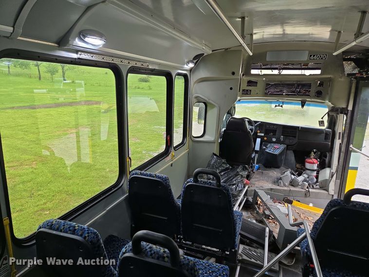 image for item DP6368 2017 Chevrolet Express G4500 shuttle bus