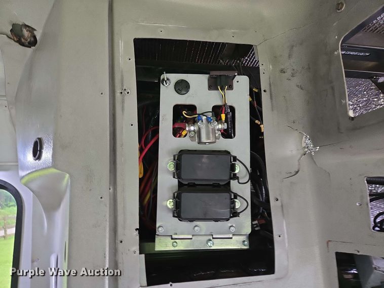 image for item DP6368 2017 Chevrolet Express G4500 shuttle bus