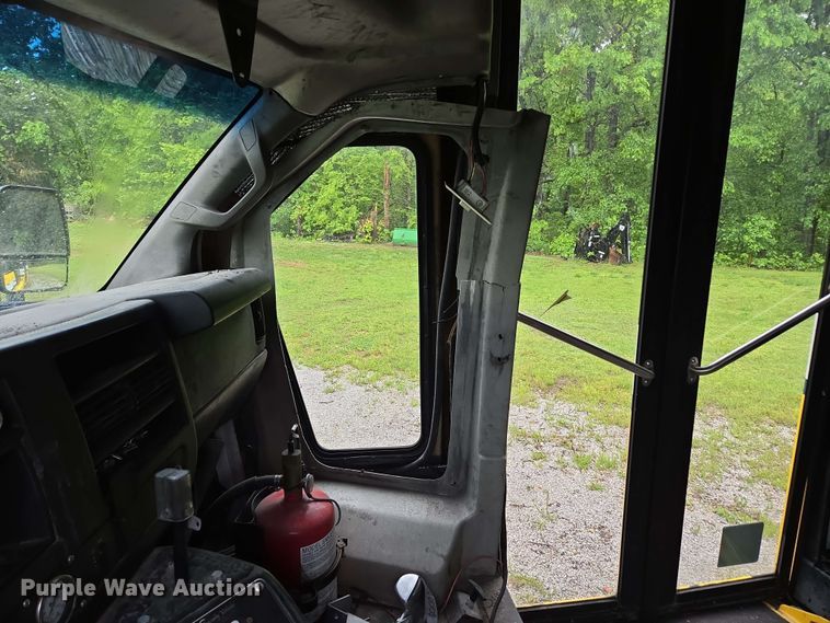 image for item DP6368 2017 Chevrolet Express G4500 shuttle bus