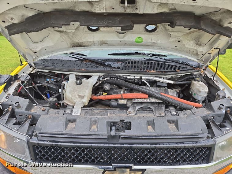 image for item DP6368 2017 Chevrolet Express G4500 shuttle bus