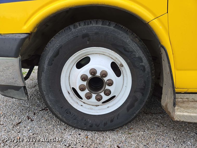 image for item DP6368 2017 Chevrolet Express G4500 shuttle bus