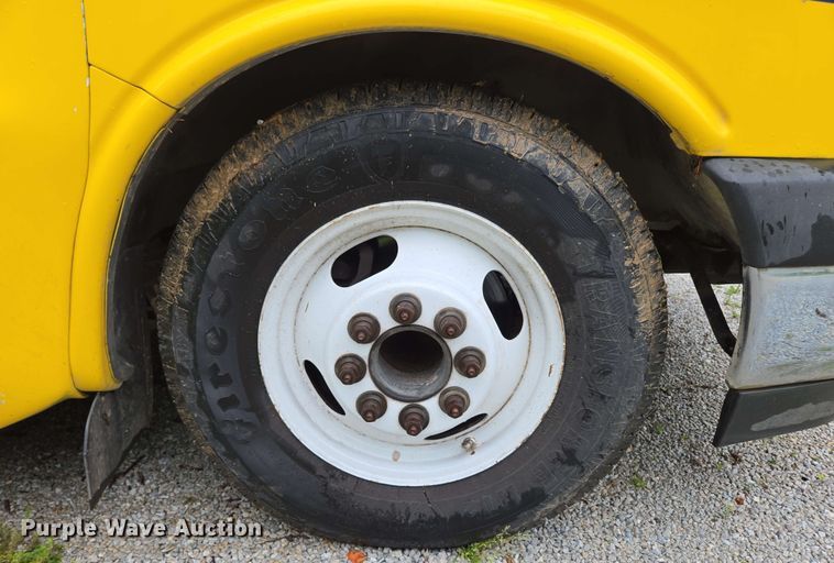 image for item DP6368 2017 Chevrolet Express G4500 shuttle bus