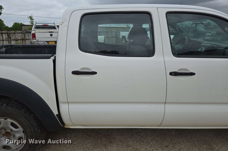 image for item DP6369 2014 Toyota Tacoma Double Cab pickup truck