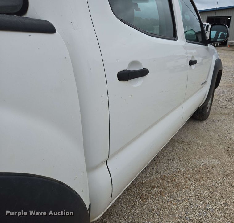 image for item DP6369 2014 Toyota Tacoma Double Cab pickup truck