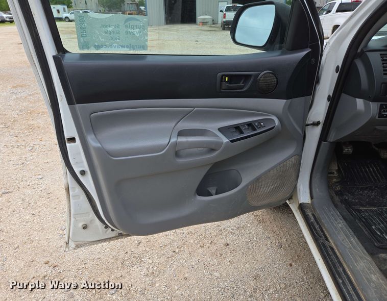 image for item DP6369 2014 Toyota Tacoma Double Cab pickup truck