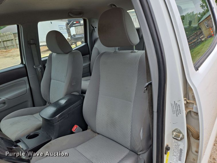 image for item DP6369 2014 Toyota Tacoma Double Cab pickup truck