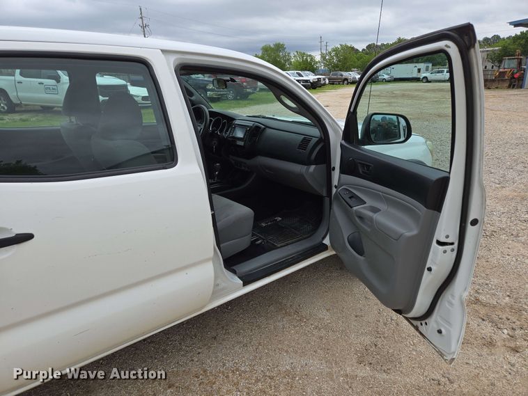 image for item DP6369 2014 Toyota Tacoma Double Cab pickup truck