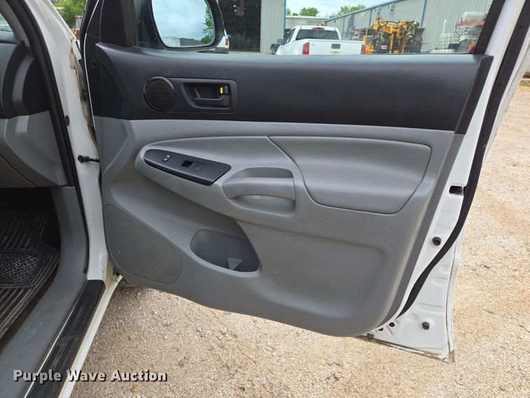 image for item DP6369 2014 Toyota Tacoma Double Cab pickup truck