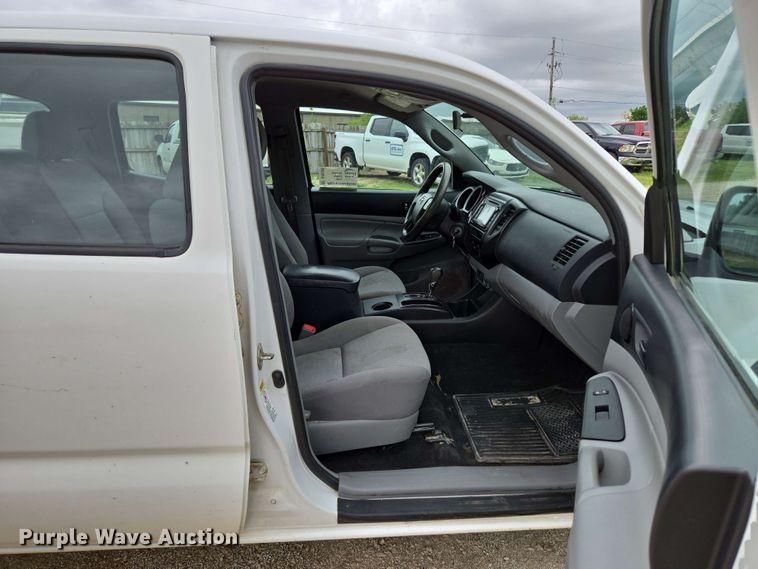 image for item DP6369 2014 Toyota Tacoma Double Cab pickup truck