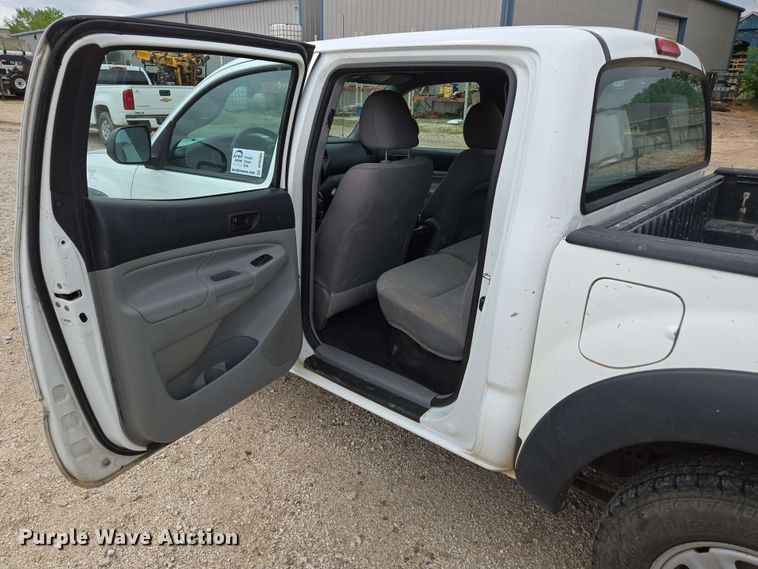 image for item DP6369 2014 Toyota Tacoma Double Cab pickup truck