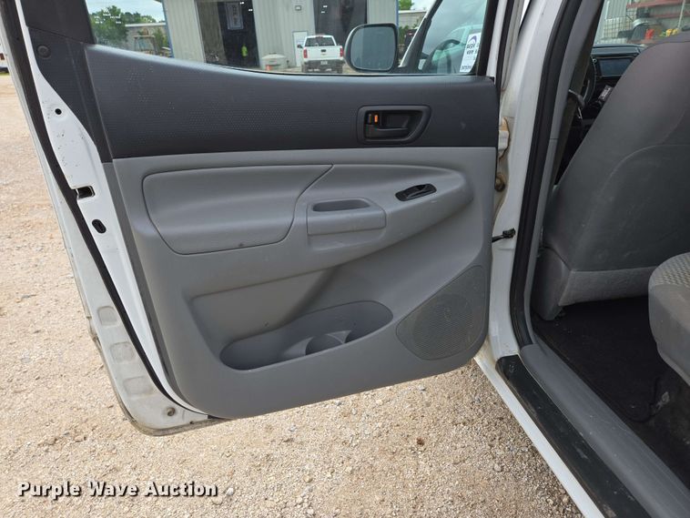 image for item DP6369 2014 Toyota Tacoma Double Cab pickup truck