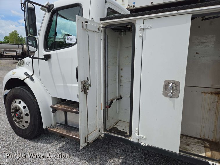 image for item DP6374 2007 Freightliner Business Class M2 utility / service truck