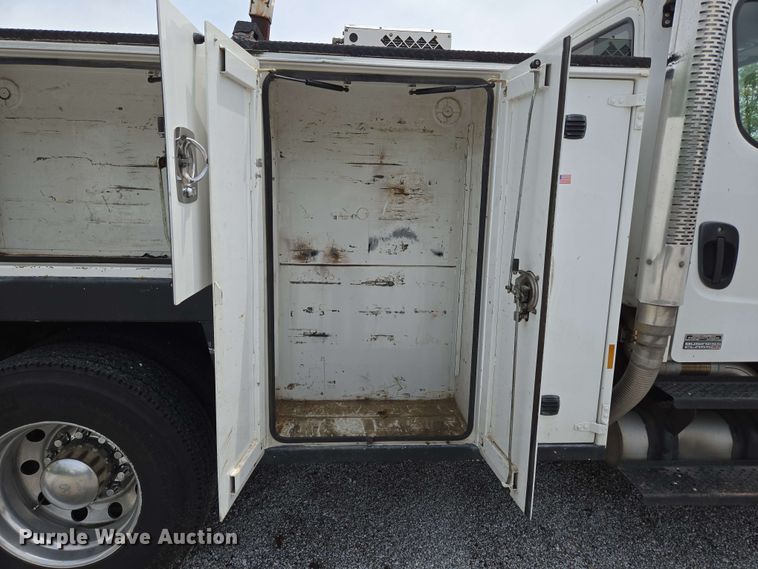 image for item DP6374 2007 Freightliner Business Class M2 utility / service truck