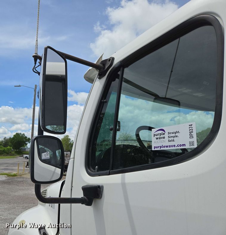 image for item DP6374 2007 Freightliner Business Class M2 utility / service truck