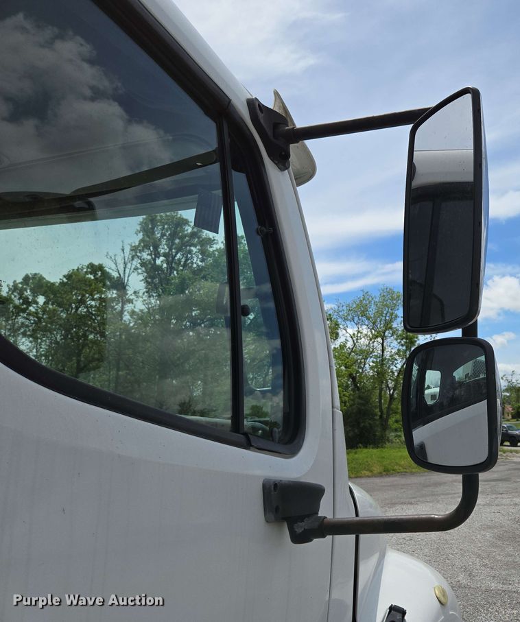 image for item DP6374 2007 Freightliner Business Class M2 utility / service truck