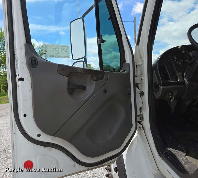 image for item DP6374 2007 Freightliner Business Class M2 utility / service truck