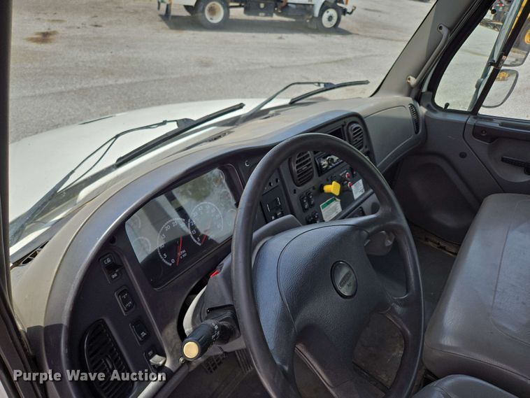 image for item DP6374 2007 Freightliner Business Class M2 utility / service truck