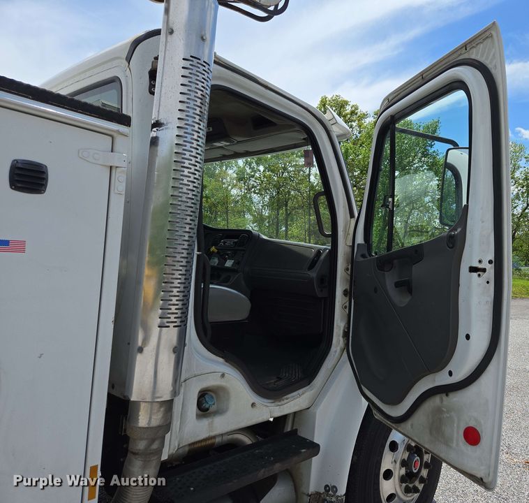 image for item DP6374 2007 Freightliner Business Class M2 utility / service truck