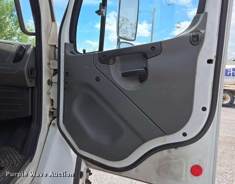 image for item DP6374 2007 Freightliner Business Class M2 utility / service truck