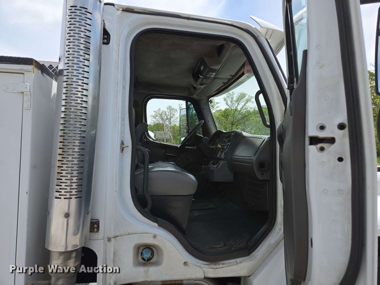 image for item DP6374 2007 Freightliner Business Class M2 utility / service truck