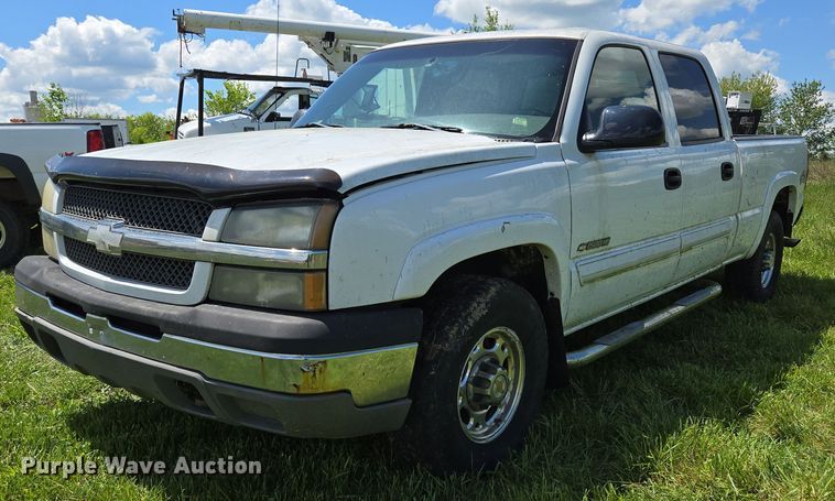 image for item DP6379 2003 Chevrolet Silverado 1500HD Crew Cab pickup truck