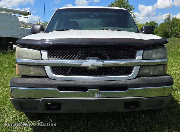 image for item DP6379 2003 Chevrolet Silverado 1500HD Crew Cab pickup truck