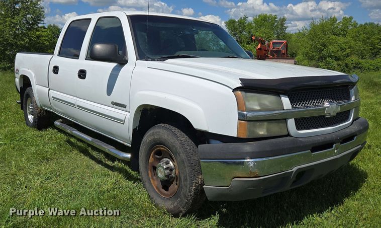 image for item DP6379 2003 Chevrolet Silverado 1500HD Crew Cab pickup truck