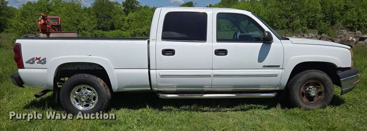 image for item DP6379 2003 Chevrolet Silverado 1500HD Crew Cab pickup truck