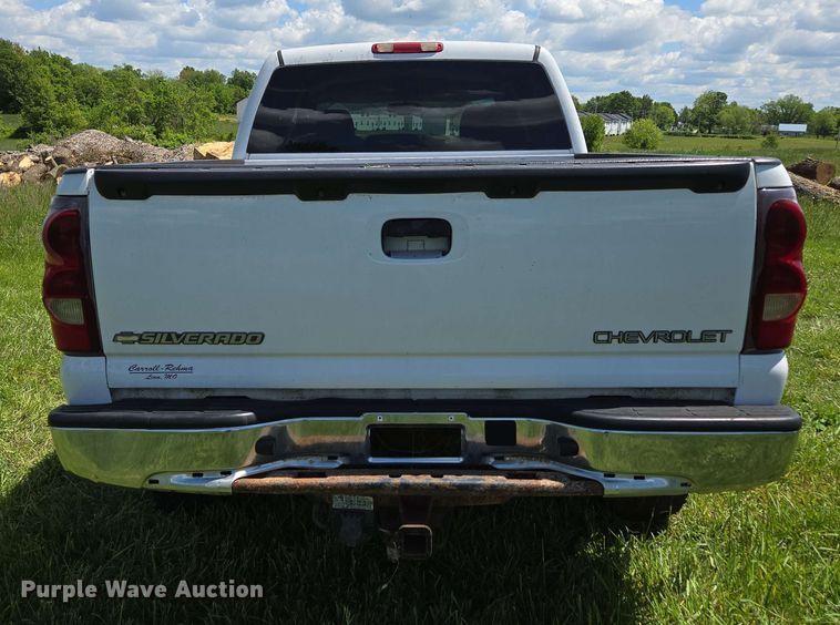 image for item DP6379 2003 Chevrolet Silverado 1500HD Crew Cab pickup truck