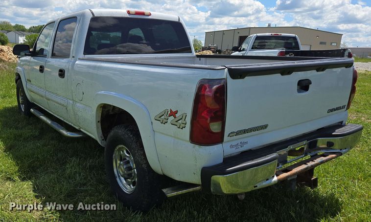 image for item DP6379 2003 Chevrolet Silverado 1500HD Crew Cab pickup truck