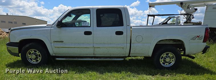 image for item DP6379 2003 Chevrolet Silverado 1500HD Crew Cab pickup truck