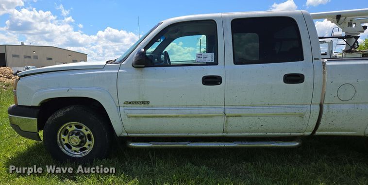 image for item DP6379 2003 Chevrolet Silverado 1500HD Crew Cab pickup truck
