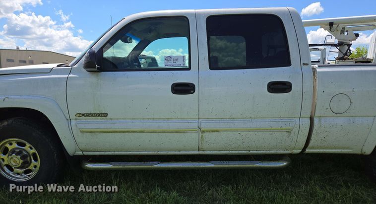 image for item DP6379 2003 Chevrolet Silverado 1500HD Crew Cab pickup truck