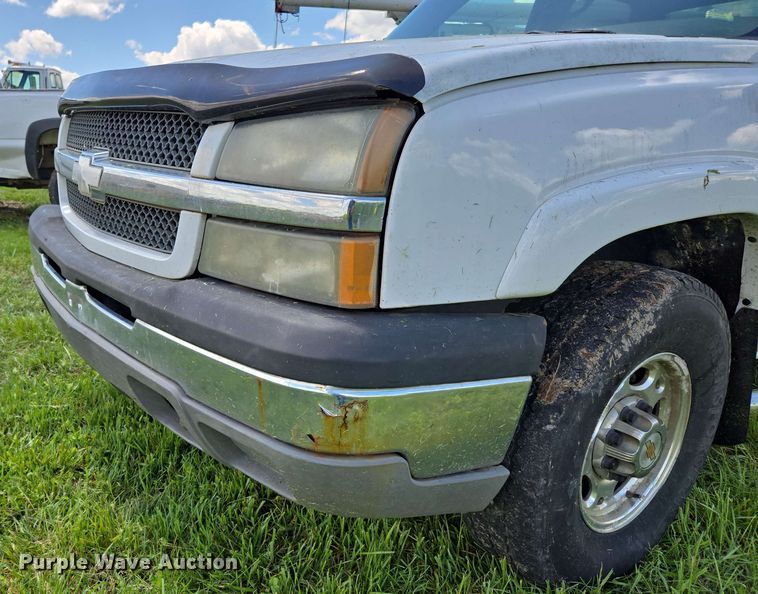 image for item DP6379 2003 Chevrolet Silverado 1500HD Crew Cab pickup truck