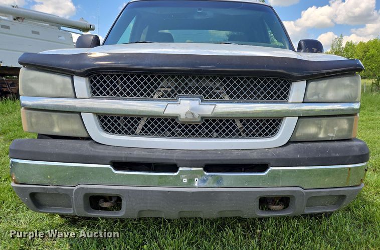 image for item DP6379 2003 Chevrolet Silverado 1500HD Crew Cab pickup truck