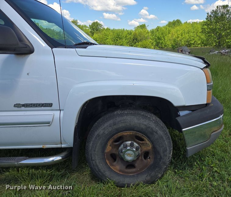 image for item DP6379 2003 Chevrolet Silverado 1500HD Crew Cab pickup truck