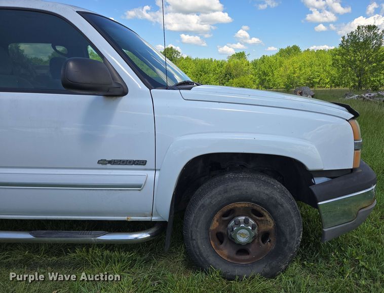 image for item DP6379 2003 Chevrolet Silverado 1500HD Crew Cab pickup truck