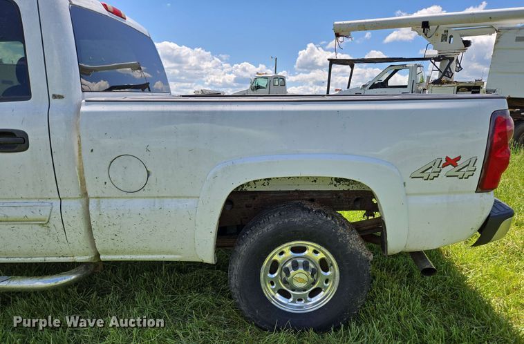 image for item DP6379 2003 Chevrolet Silverado 1500HD Crew Cab pickup truck