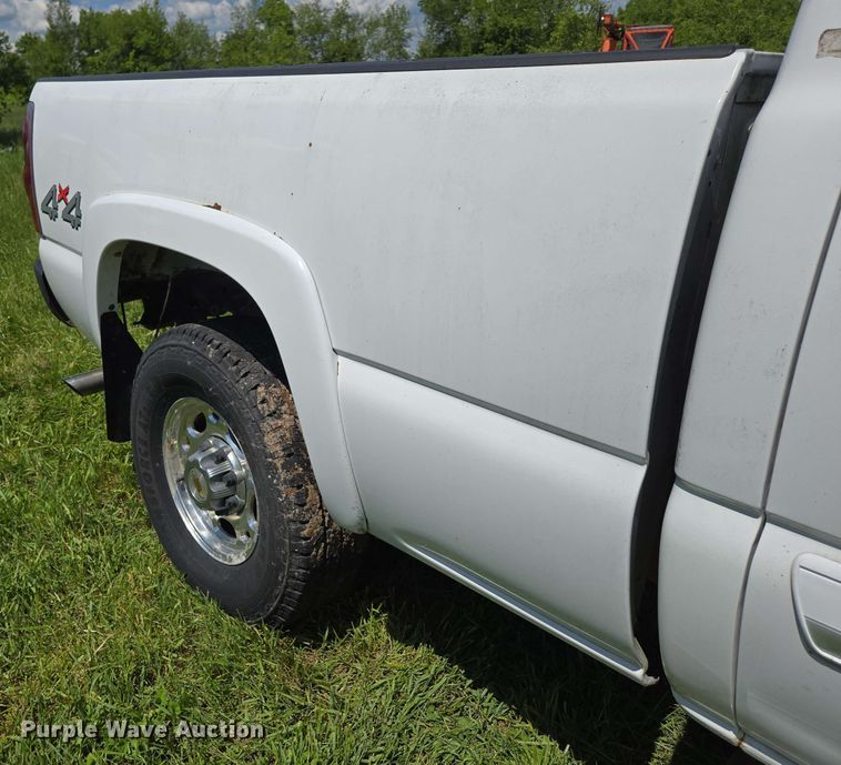 image for item DP6379 2003 Chevrolet Silverado 1500HD Crew Cab pickup truck