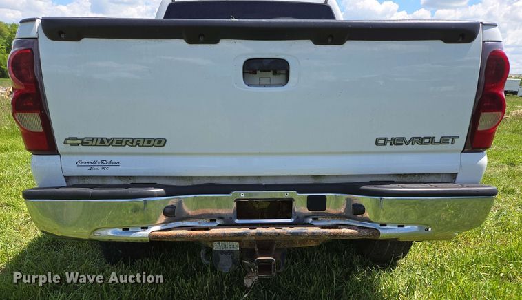 image for item DP6379 2003 Chevrolet Silverado 1500HD Crew Cab pickup truck